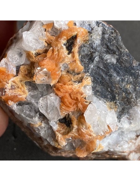 Tinzenite over hyaline quartz -  Molinello Val Graveglia  Italy