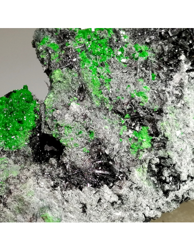Redledgeite Uvarovite- Sarany Urals Russia