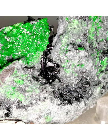 Redledgeite Uvarovite- Sarany Urals Russia