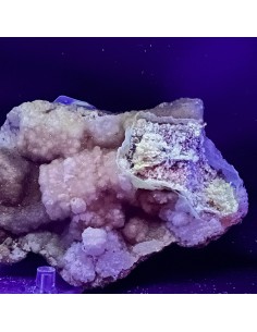 Quartz pseudomorph of calcite