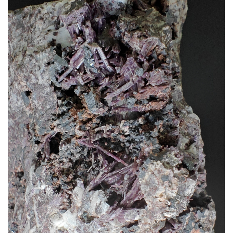 Piemontite -  Praborna Aosta Valley   Italy