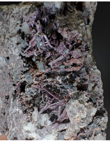 Piemontite -  Praborna Aosta Valley   Italy
