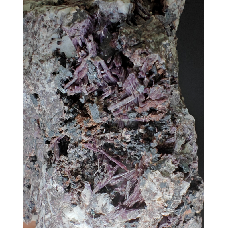 Piemontite -  Praborna Aosta Valley   Italy