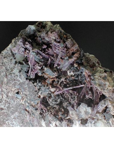 Piemontite -  Praborna Aosta Valley   Italy