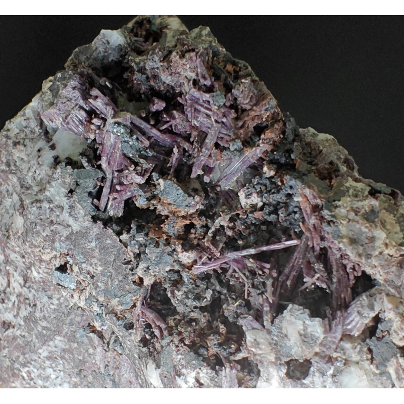 Piemontite -  Praborna Aosta Valley   Italy