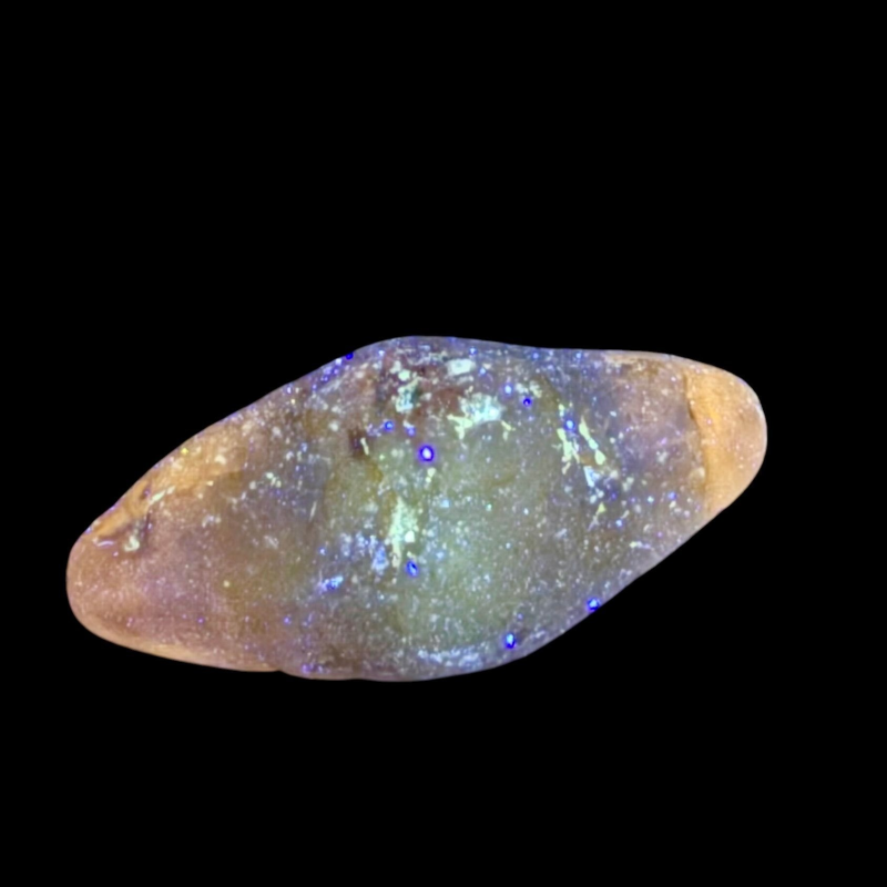 fluorescent sapphire, 30 carats from Sri Lanka