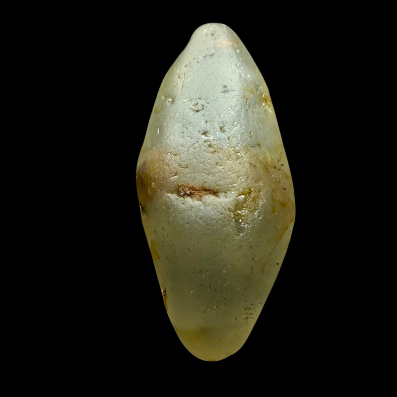 fluorescent sapphire, 30 carats from Sri Lanka